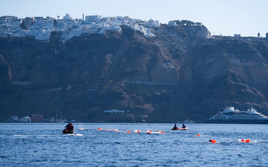 Κολύμβηση από την Καρδιά του Ηφαιστείου της Σαντορίνης
