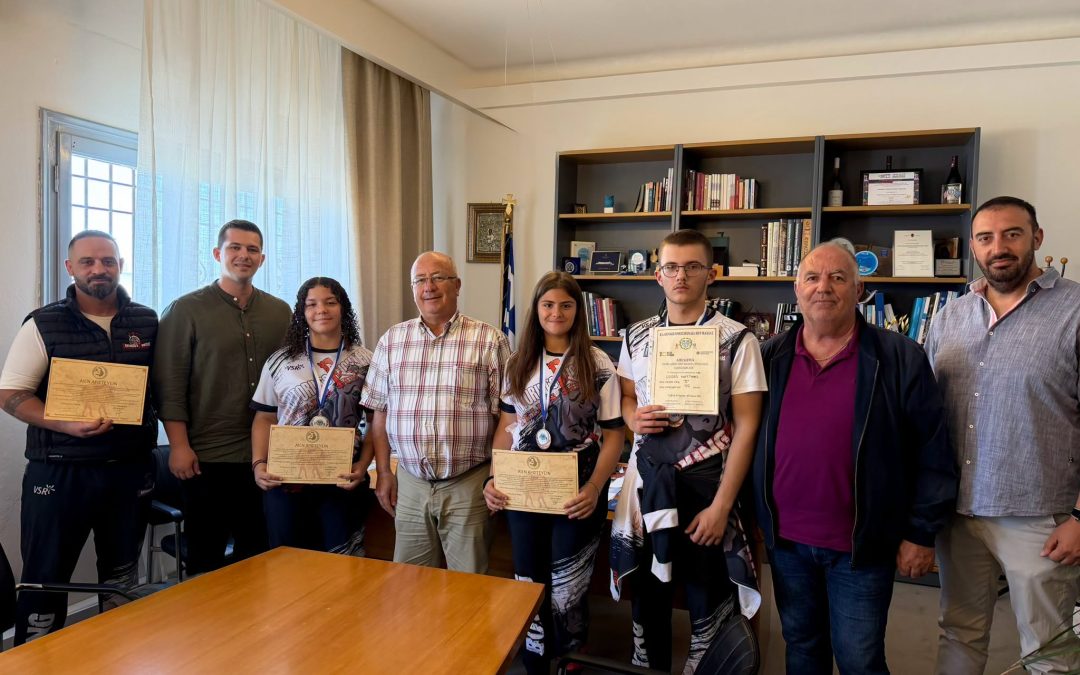 Ο Δήμος Θήρας τίμησε τους αθλητές των Santorini’s Fighters για τις διακρίσεις τους στα Πανελλήνια Πρωταθλήματα Πυγμαχίας
