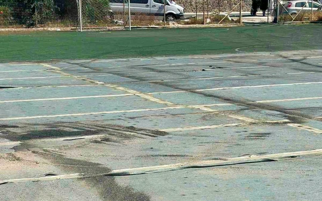Ξεκίνησαν οι εργασίες αναβάθμισης των γηπέδων 5×5 του Δήμου Θήρας