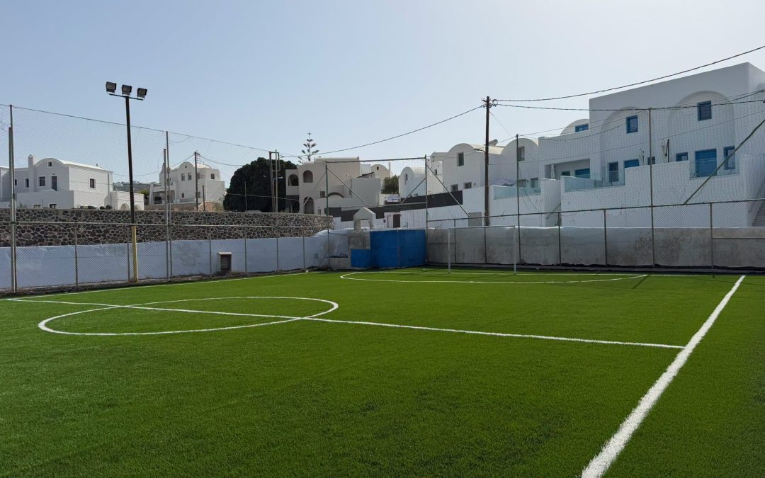 Προχωρά η αναβάθμιση των γηπέδων 5Χ5 του Δήμου Θήρας